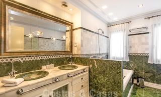 Villa de lujo en estilo clásico con vistas al mar en venta en Sierra Blanca, Marbella 22226 