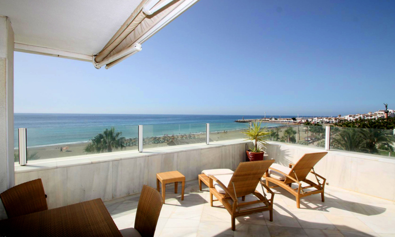 Ático de lujo en venta en primera línea de playa en Puerto Banús – Marbella 7