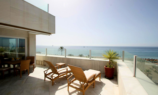 Ático de lujo en venta en primera línea de playa en Puerto Banús – Marbella 6