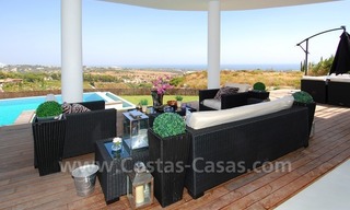 Se vende villa de estilo moderno en un complejo de golf entre Marbella y Estepona 11