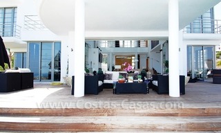 Se vende villa de estilo moderno en un complejo de golf entre Marbella y Estepona 7