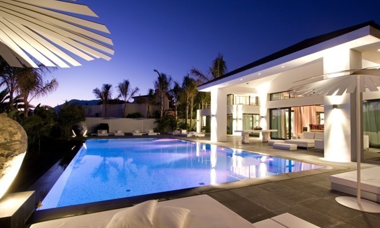 Marbella villa moderna en venta en Los Monteros cerca de la Playa en Marbella Este 1
