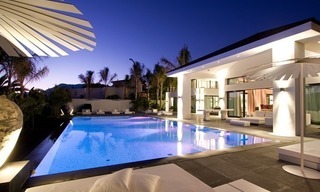 Marbella villa moderna en venta en Los Monteros cerca de la Playa en Marbella Este 1