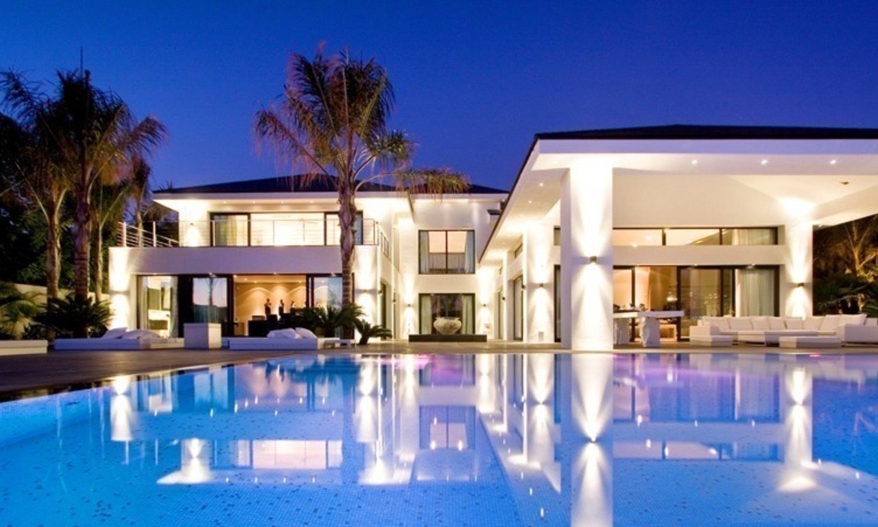Marbella villa moderna en venta en Los Monteros cerca de la Playa en Marbella Este 0