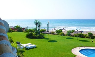 Apartamento en primera línea de playa a la venta en Mijas Costa en la Costa del Sol 1