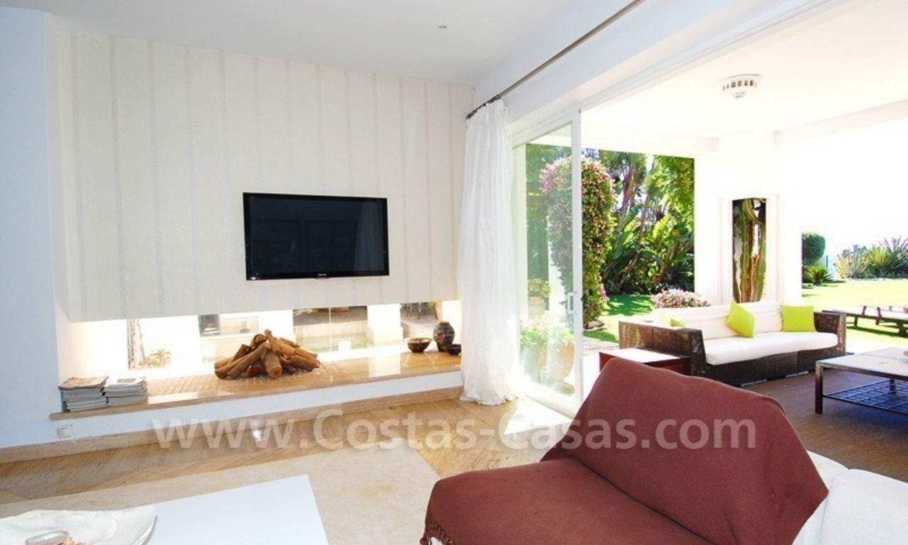 Villa en venta en primera linea de playa, Marbella - Estepona 11