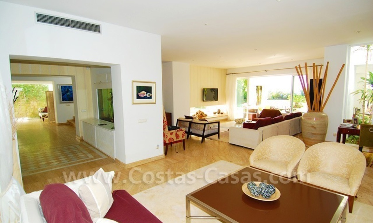 Villa en venta en primera linea de playa, Marbella - Estepona 16