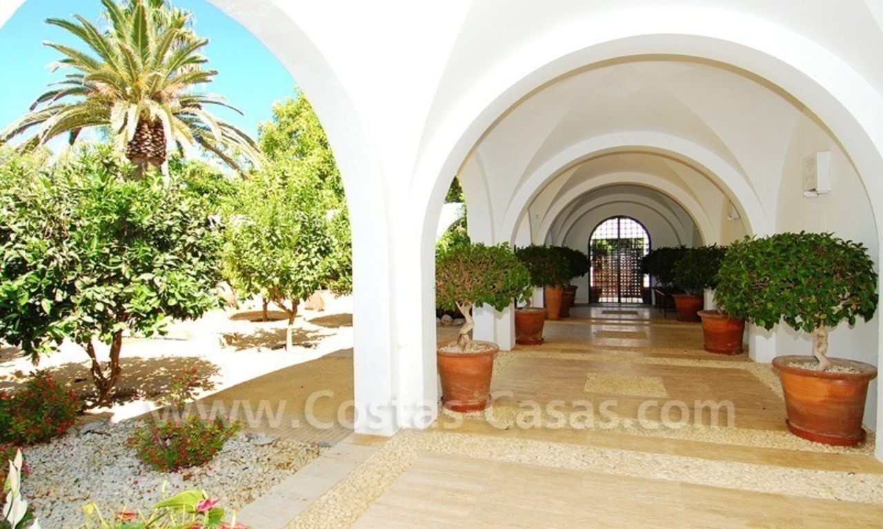 Villa en venta en primera linea de playa, Marbella - Estepona 28