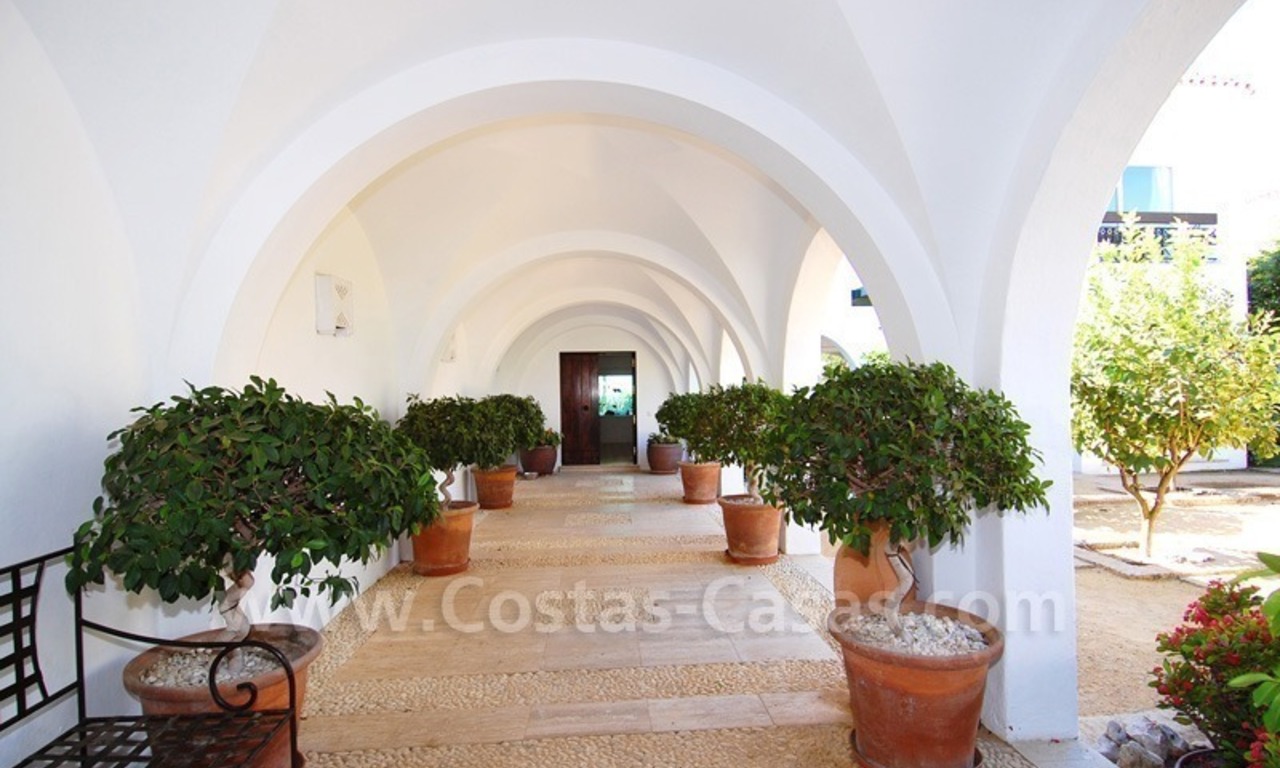 Villa en venta en primera linea de playa, Marbella - Estepona 29