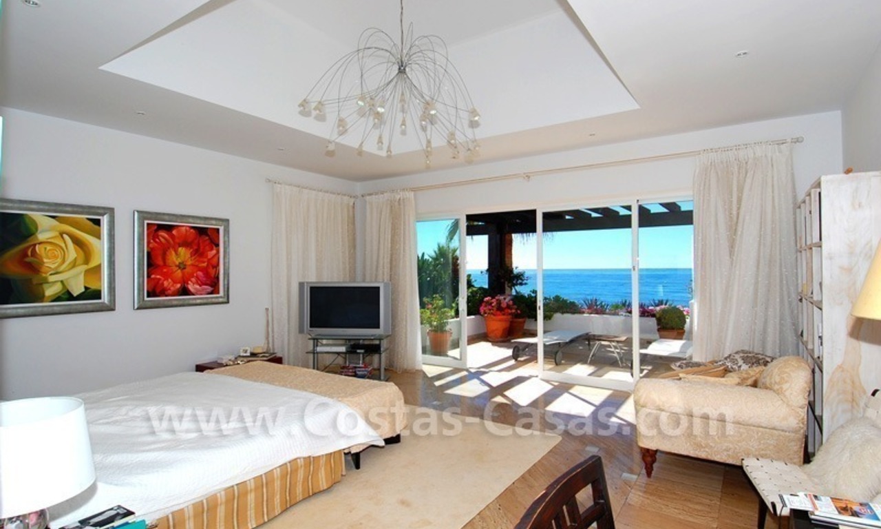 Villa en venta en primera linea de playa, Marbella - Estepona 22