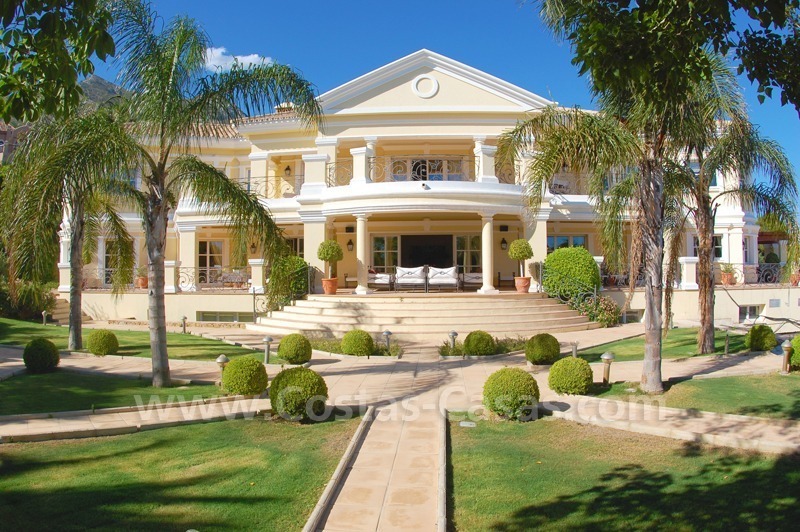 Villa muy exclusiva en venta en “La Milla de Oro” - Sierra Blanca - Marbella.