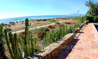 En venta: Villa en primera línea en Bahía de Marbella – Los Monteros 2