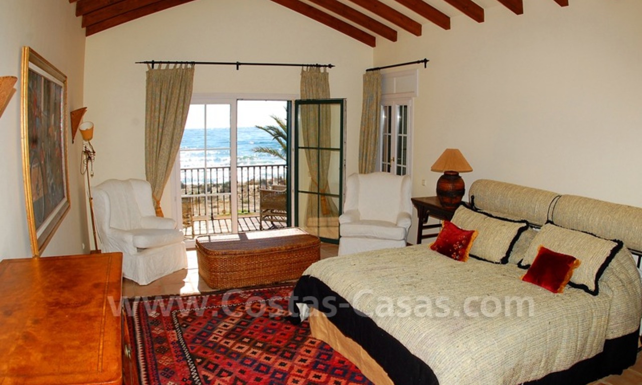 En venta: Villa en primera línea en Bahía de Marbella – Los Monteros 12