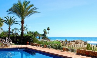 En venta: Villa en primera línea en Bahía de Marbella – Los Monteros 1