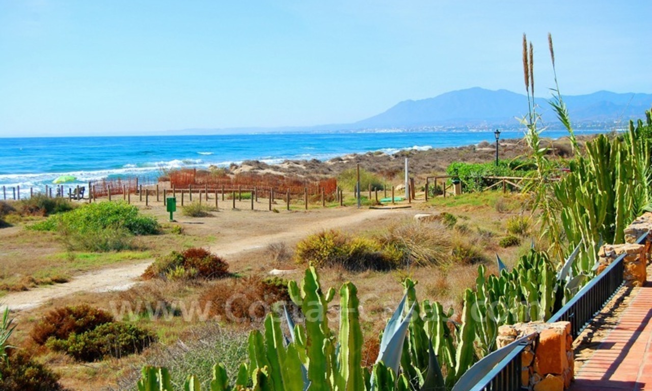 En venta: Villa en primera línea en Bahía de Marbella – Los Monteros 3