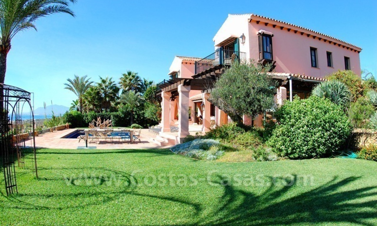 En venta: Villa en primera línea en Bahía de Marbella – Los Monteros 6