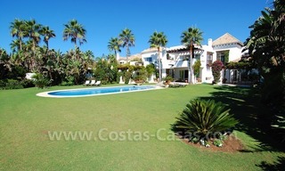 Villa en venta en primera linea de playa, Marbella - Estepona 3