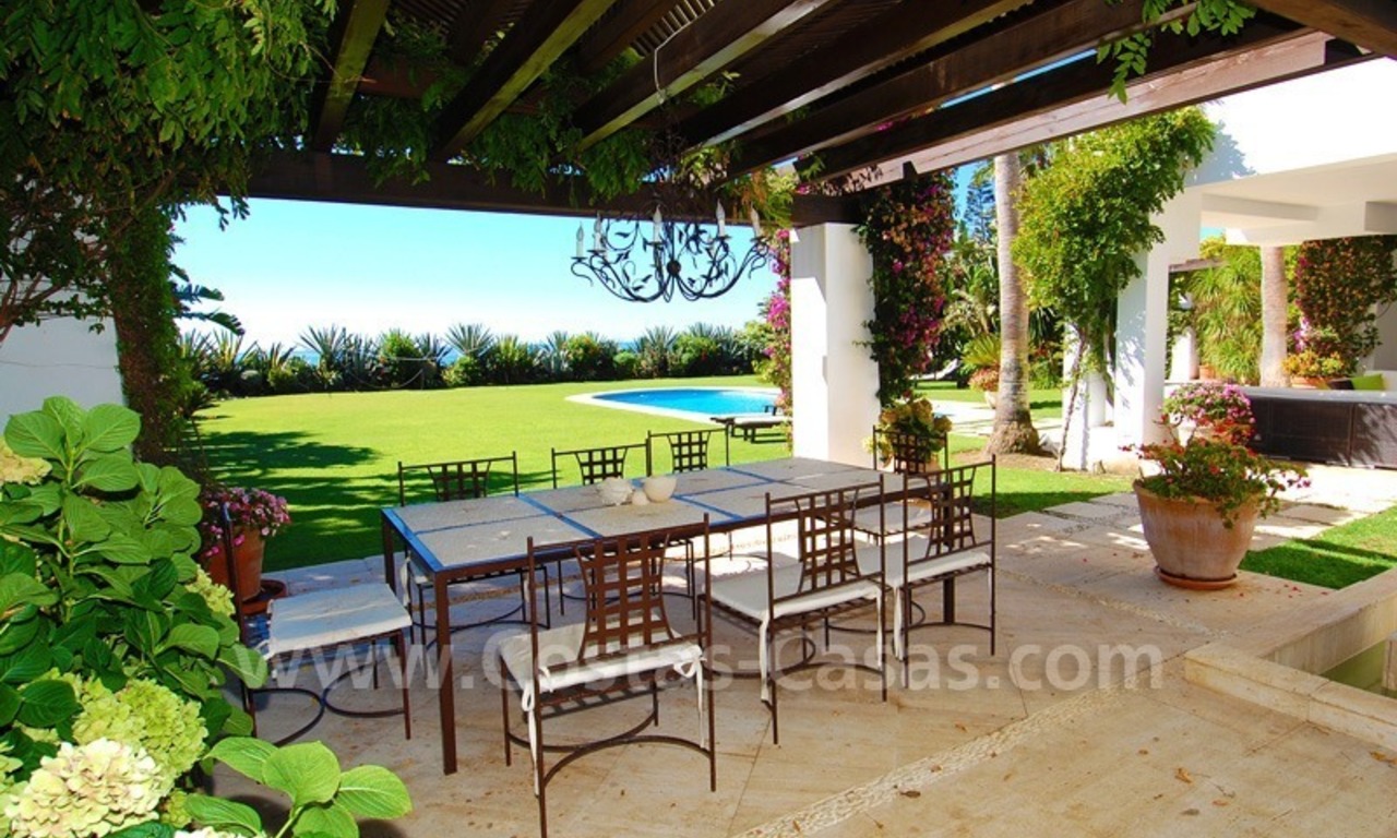 Villa en venta en primera linea de playa, Marbella - Estepona 6