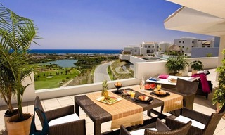 Apartamento moderno de golf para comprar en Marbella, Benahavis. 0