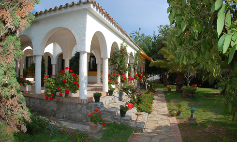 Villa del lado de la playa en venta - Marbella este - Costa del Sol 