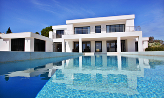 Villa contemporánea en primera línea de golf en venta en Nueva Andalucia – Marbella 1