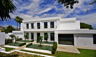 Villa contemporánea en primera línea de golf en venta en Nueva Andalucia – Marbella 3