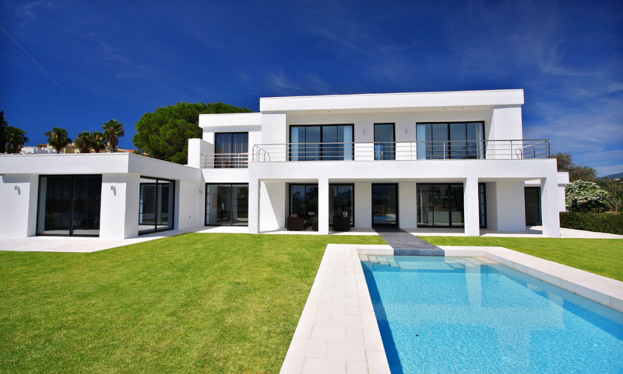 Villa contemporánea en primera línea de golf en venta en Nueva Andalucia – Marbella 2