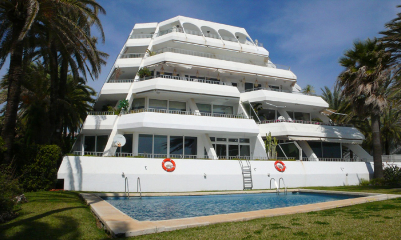 Apartamento en primera línea de playa en venta en Milla de Oro, Marbella – Puerto Banús 6