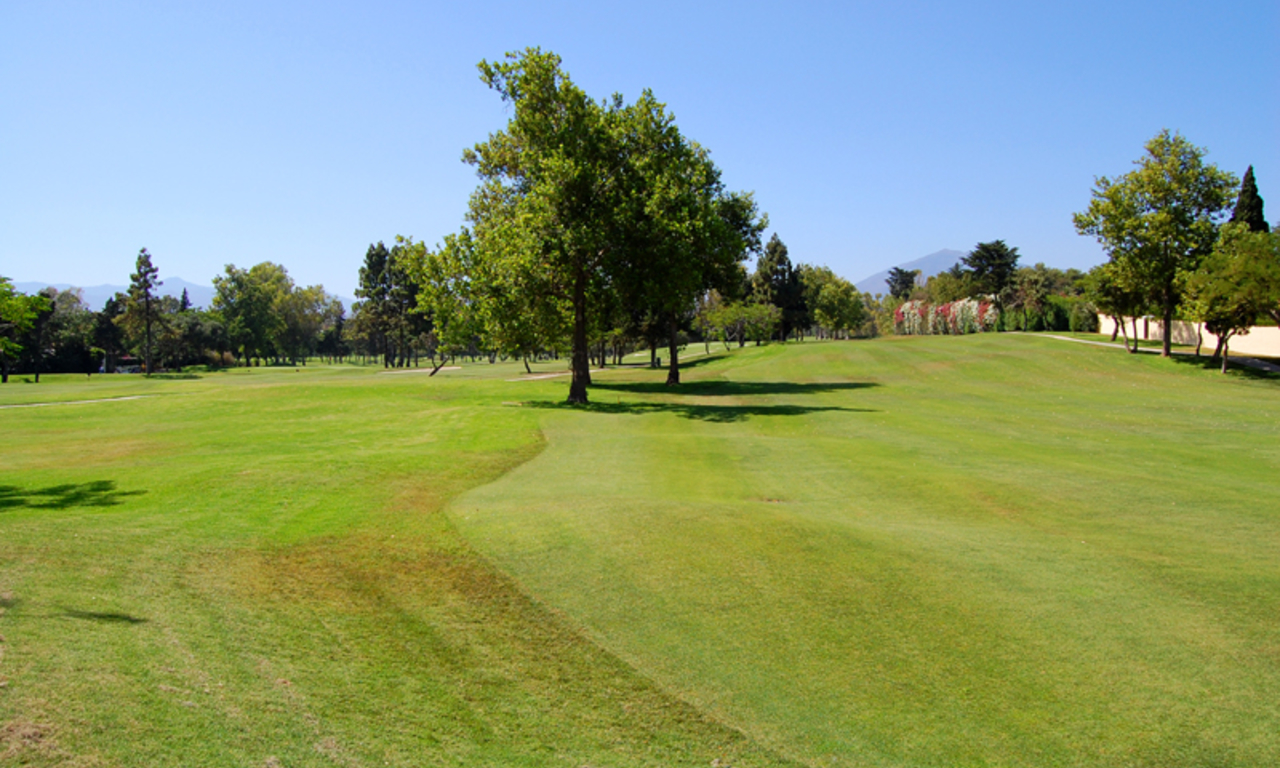 Villa en venta primera línea de playa y golf de primera línea en Marbella 5