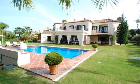 Elegante Villa de lujo en venta en Puerto Banús, Marbella 