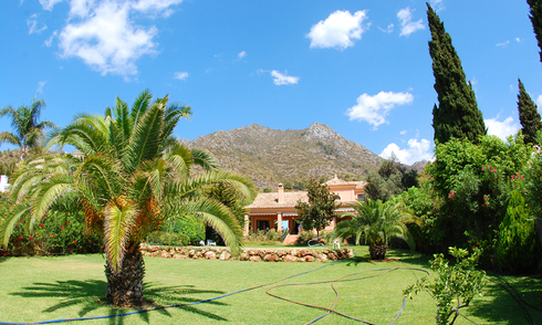 Propiedad en venta en Cascada de Camojan encima de la Milla de Oro en Marbella. 