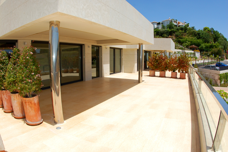 Apartamento nuevo moderno de lujo en venta en Nueva Andalucia – Marbella.
