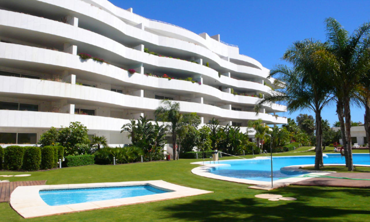 Apartamento ático de lujo al lado de la playa en venta, Puerto Banús – Marbella. 5