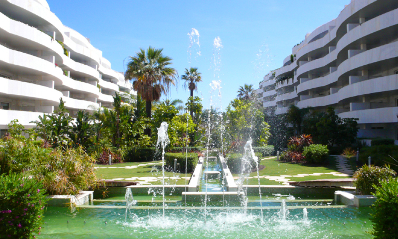 Apartamento ático de lujo al lado de la playa en venta, Puerto Banús – Marbella. 4