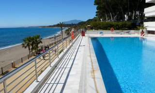 Oportunidad Ático de lujo en venta en primera línea de playa en la Milla de Oro en Marbella 1