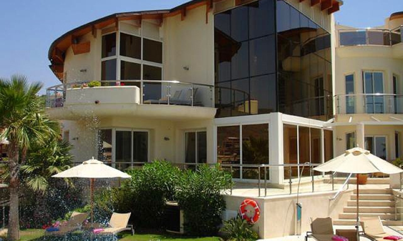 Villa contemporánea de lujo en venta, primera línea de golf, Marbella – Benahavis 2