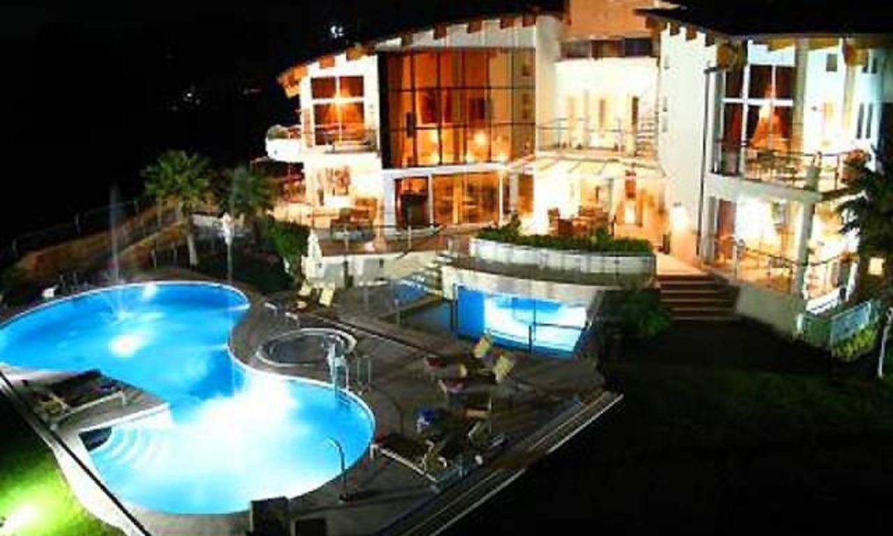 Villa contemporánea de lujo en venta, primera línea de golf, Marbella – Benahavis 3