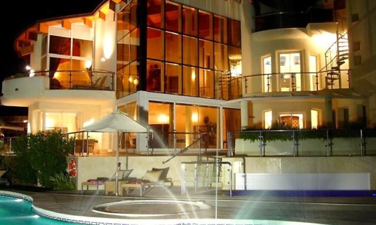 Villa contemporánea de lujo en venta, primera línea de golf, Marbella – Benahavis 4