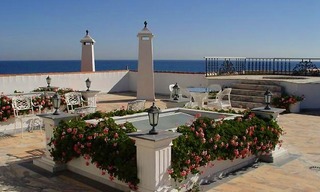 Villa en venta, Primera linea de la playa en Puerto Banus - Marbella 3