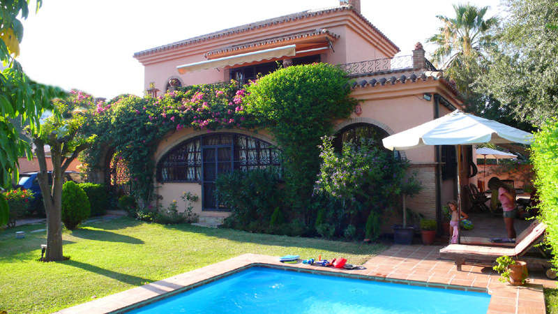 Villa en venta en Puerto Banus - Nueva Andalucia - Marbella