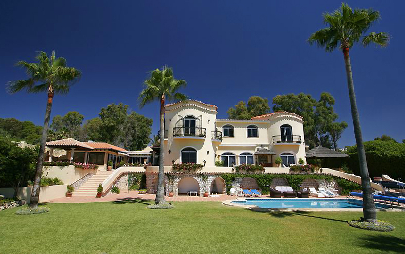 Villa en venta, Primera linea de la playa, Marbella