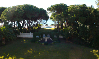 Villa en primera línea de playa en venta, Milla de Oro, cerca del Centro de Marbella 2