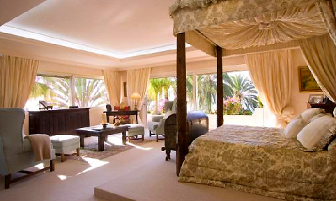 Villa en venta, Primera linea de la playa, Los Monteros Playa, Marbella 14