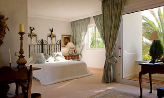 Villa en venta, Primera linea de la playa, Los Monteros Playa, Marbella 17