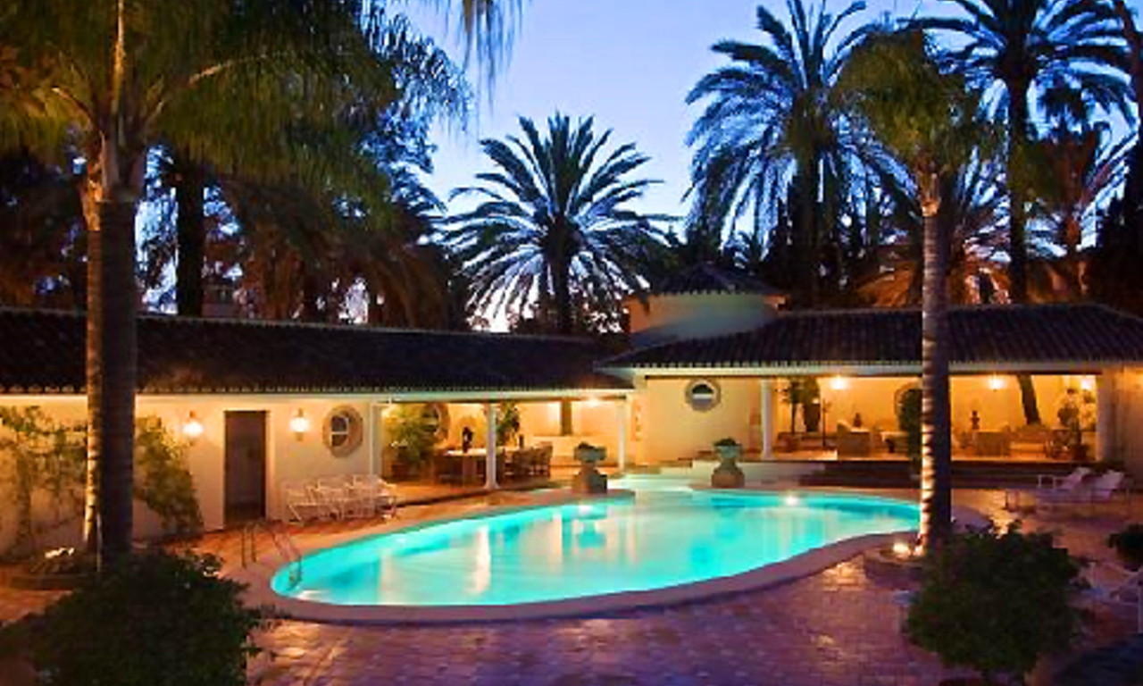 Villa en venta, Primera linea de la playa, Los Monteros Playa, Marbella 21