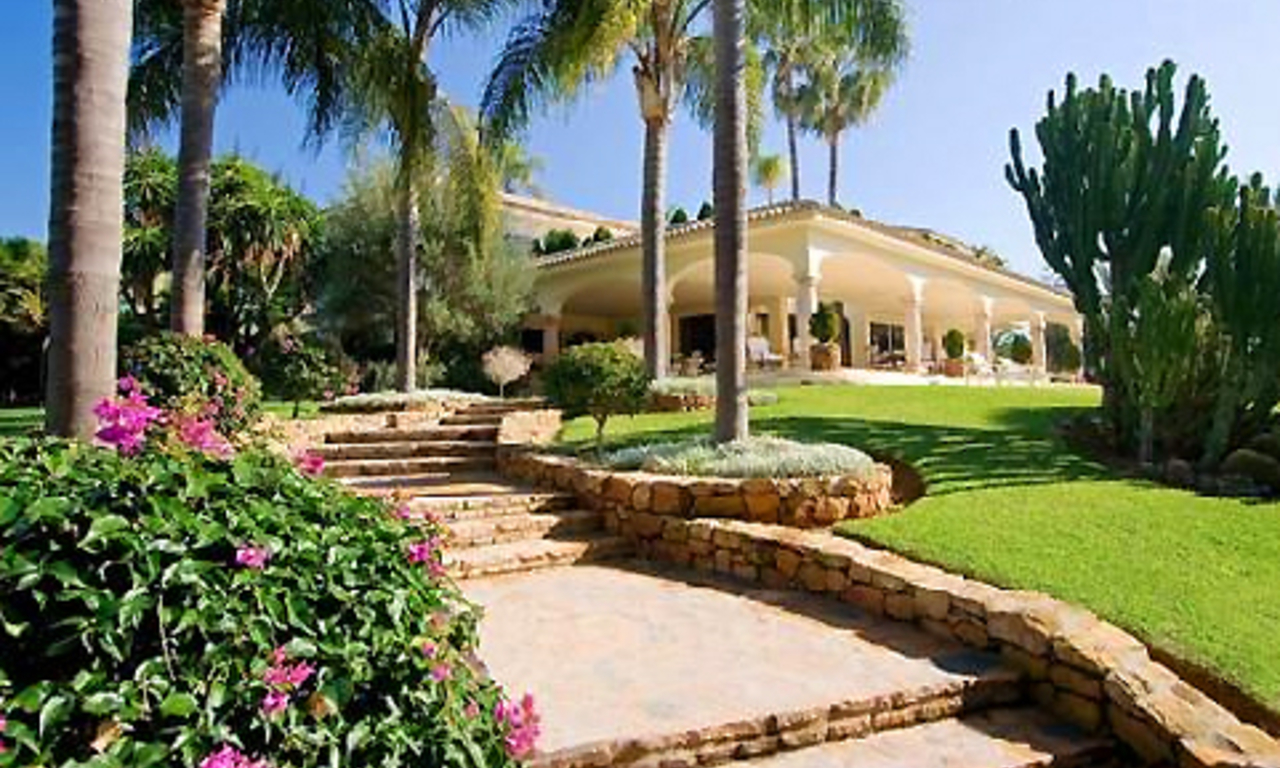 Villa en venta, Primera linea de la playa, Los Monteros Playa, Marbella 2