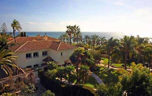 Villa en venta, Primera linea de la playa, Los Monteros Playa, Marbella
