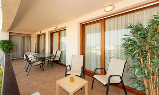 Apartamentos y áticos de lujo en venta, Marbella este con vistas al mar 4