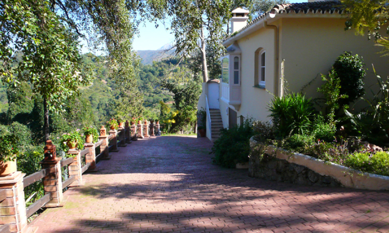 Villa en venta en el Madroñal entre Marbella y Benahavis 8