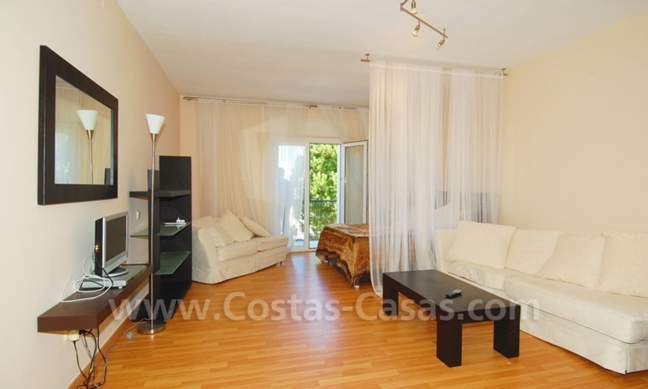 Apartamento-estudio a la venta en complejo en primera línea de playa en Puerto Banús – Marbella 7